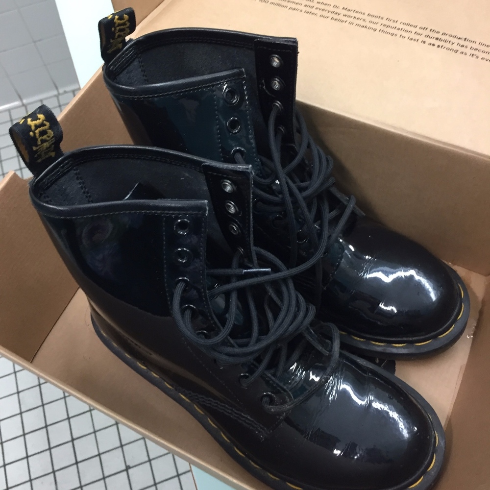 Dr. Martens Size 7 patent leather